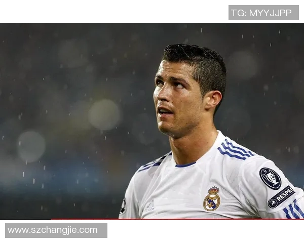 澳大利亚与伊朗激战正酣比分悬念迭起引发球迷热议